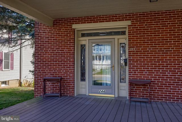 244 W MARKET ST, Hellam, PA 17406