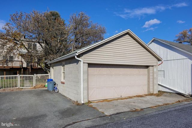 244 W MARKET ST, Hellam, PA 17406