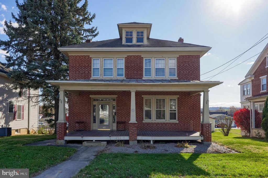 244 W MARKET ST, Hellam, PA 17406
