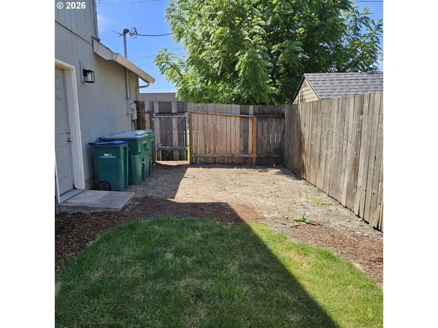 1713 E 11TH St, Newberg, OR 97132
