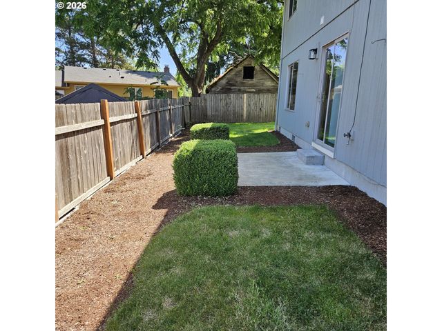 1713 E 11TH St, Newberg, OR 97132