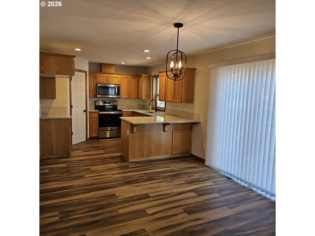 1713 E 11TH St, Newberg, OR 97132