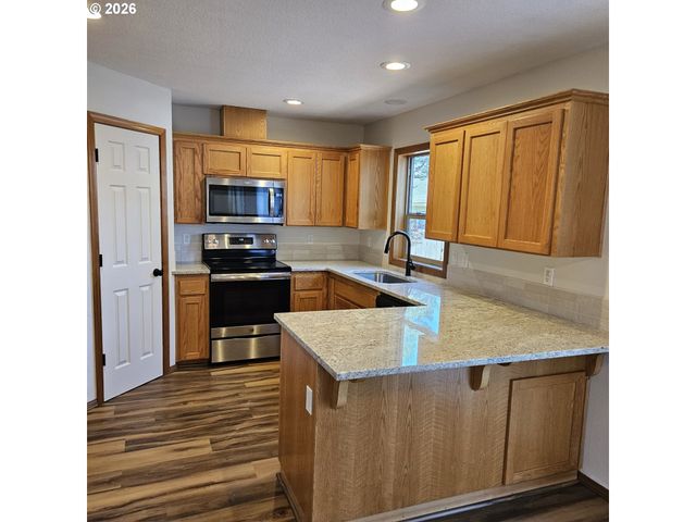 1713 E 11TH St, Newberg, OR 97132