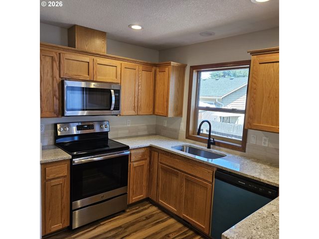 1713 E 11TH St, Newberg, OR 97132
