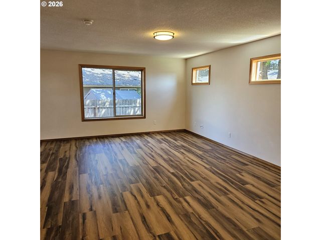 1713 E 11TH St, Newberg, OR 97132