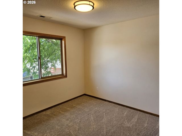 1713 E 11TH St, Newberg, OR 97132