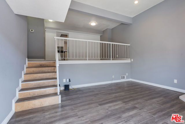 8936 Willis Avenue 11, Panorama City (los Angeles), CA 91402