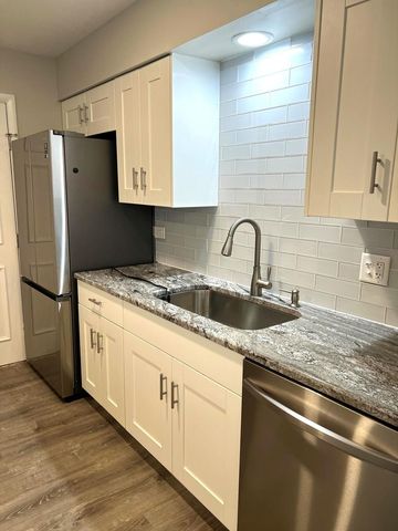 1313 S Rebecca Road 209, Lombard, IL 60148