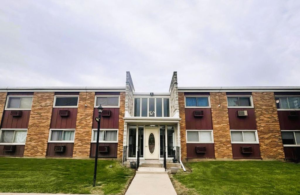 1313 S Rebecca Road 209, Lombard, IL 60148