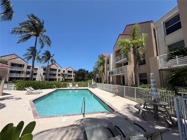 2711 Ocean Club Blvd 203, Hollywood, FL 33019