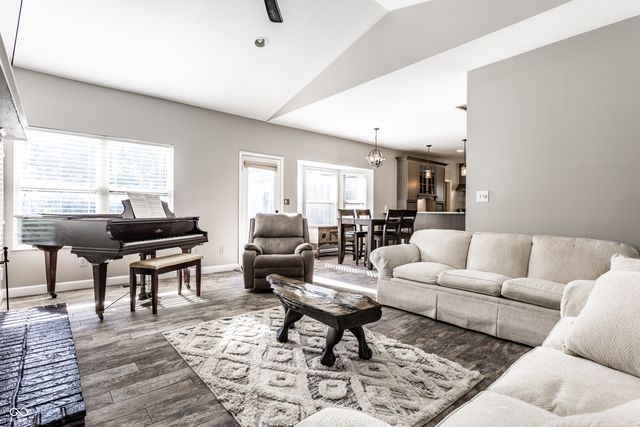 8688 Buffett Parkway, Fishers, IN 46038