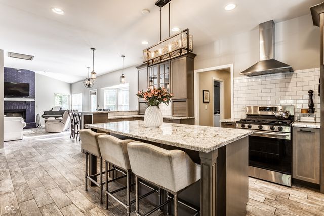 8688 Buffett Parkway, Fishers, IN 46038