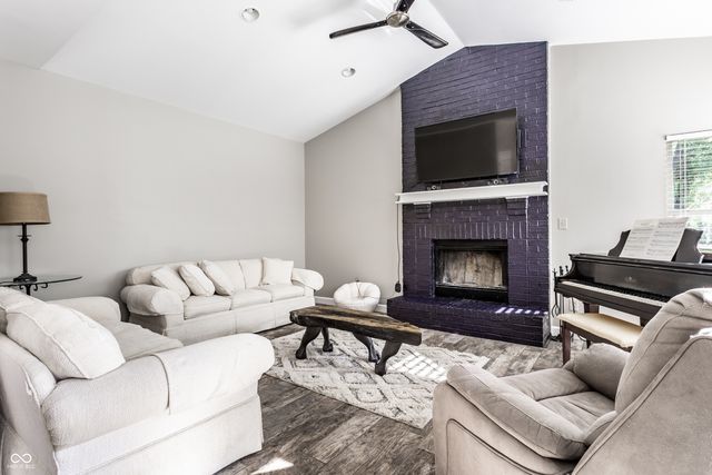 8688 Buffett Parkway, Fishers, IN 46038