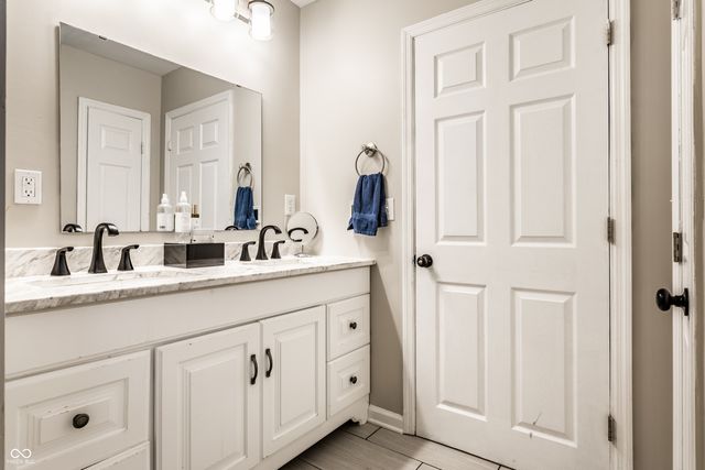 8688 Buffett Parkway, Fishers, IN 46038