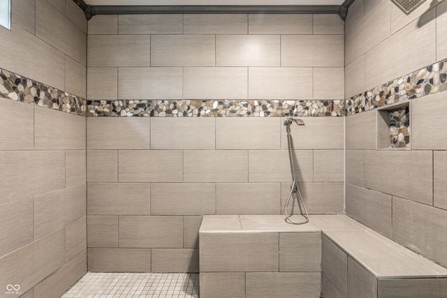 8688 Buffett Parkway, Fishers, IN 46038