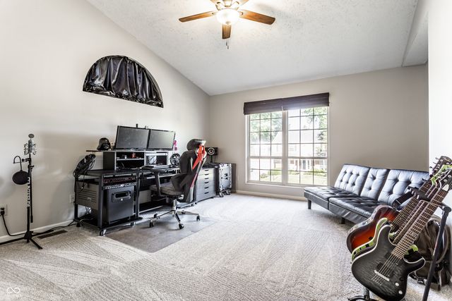 8688 Buffett Parkway, Fishers, IN 46038