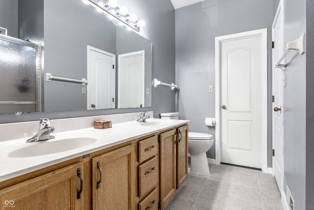 8688 Buffett Parkway, Fishers, IN 46038