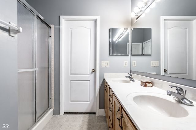 8688 Buffett Parkway, Fishers, IN 46038