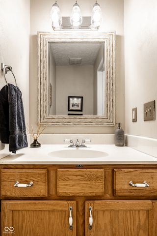 8688 Buffett Parkway, Fishers, IN 46038
