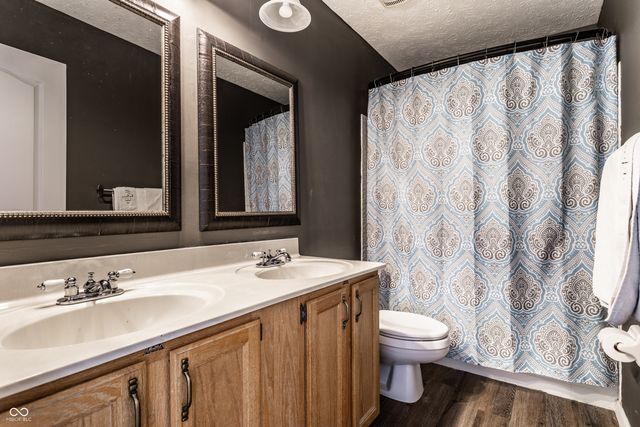 8688 Buffett Parkway, Fishers, IN 46038