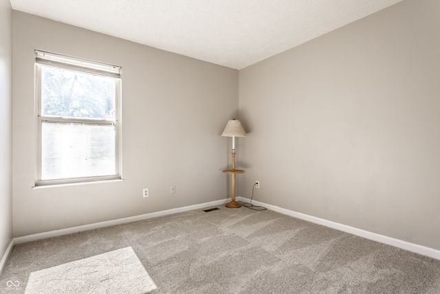8688 Buffett Parkway, Fishers, IN 46038