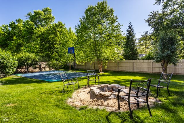 8688 Buffett Parkway, Fishers, IN 46038