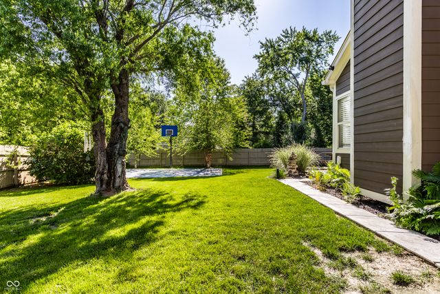 8688 Buffett Parkway, Fishers, IN 46038