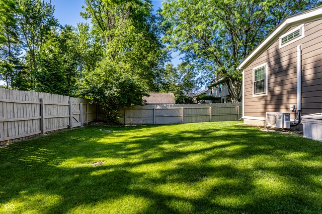 8688 Buffett Parkway, Fishers, IN 46038