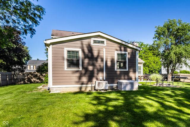 8688 Buffett Parkway, Fishers, IN 46038