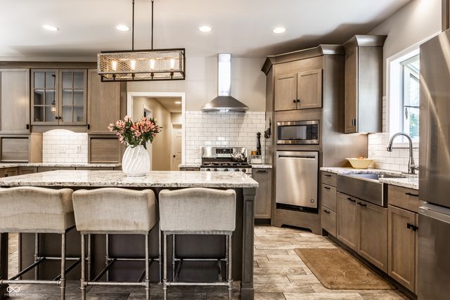 8688 Buffett Parkway, Fishers, IN 46038