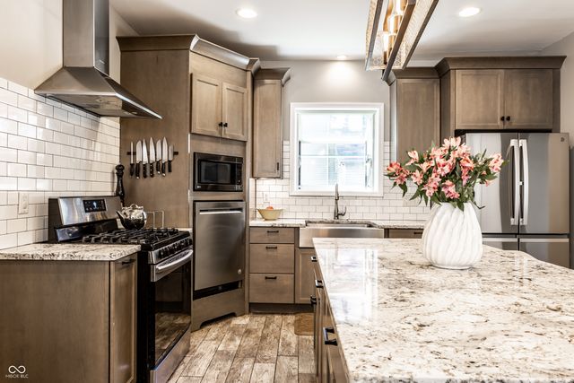 8688 Buffett Parkway, Fishers, IN 46038