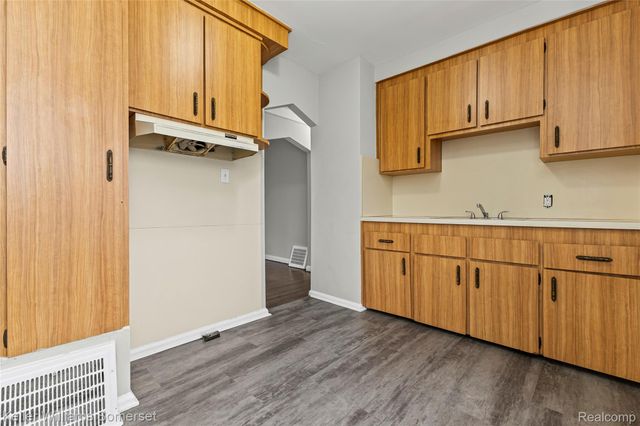 1081 Mill Street, Lincoln Park, MI 48146