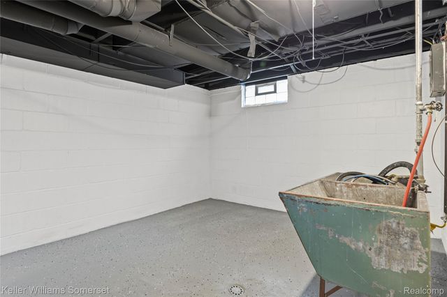 1081 Mill Street, Lincoln Park, MI 48146