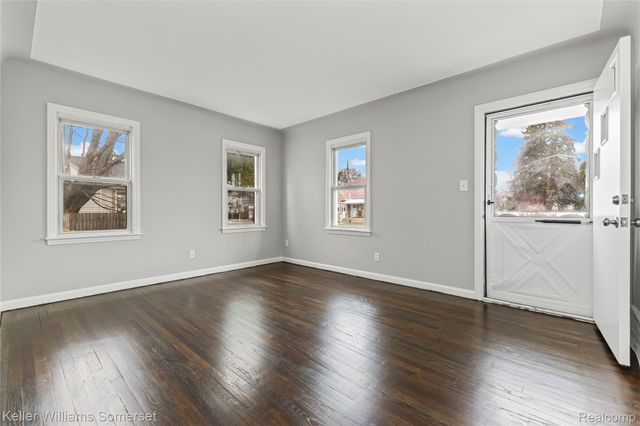 1081 Mill Street, Lincoln Park, MI 48146