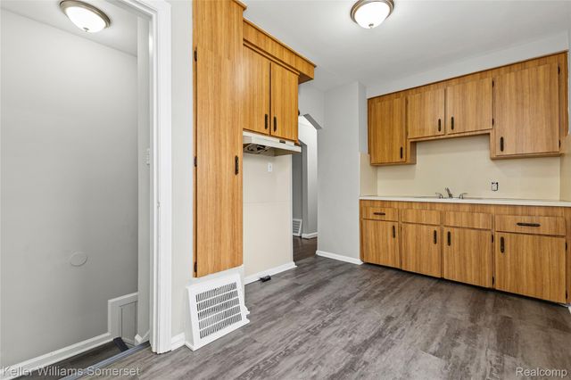 1081 Mill Street, Lincoln Park, MI 48146