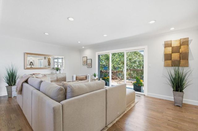 860 Chesterton Avenue, Redwood City, CA 94061