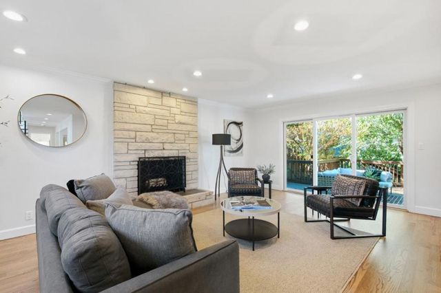860 Chesterton Avenue, Redwood City, CA 94061