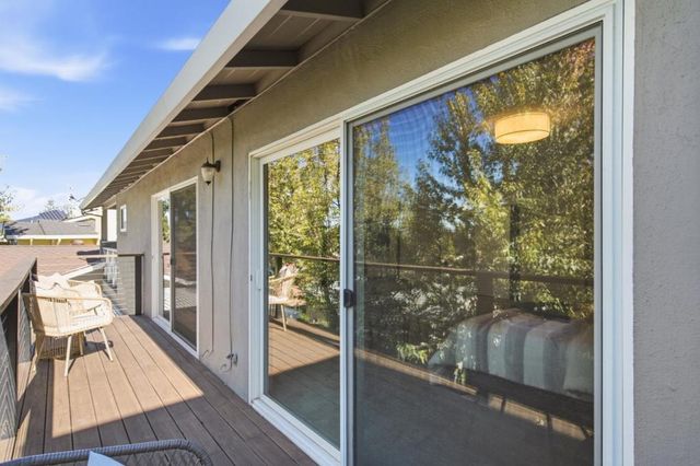 860 Chesterton Avenue, Redwood City, CA 94061
