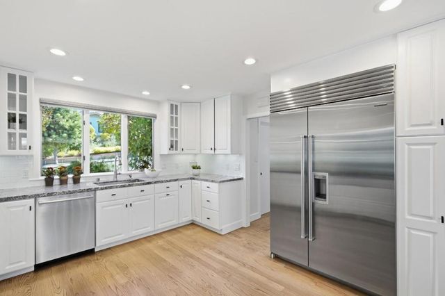 860 Chesterton Avenue, Redwood City, CA 94061