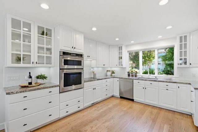 860 Chesterton Avenue, Redwood City, CA 94061