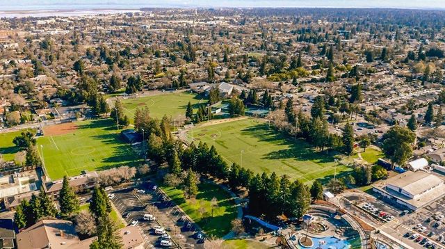 860 Chesterton Avenue, Redwood City, CA 94061