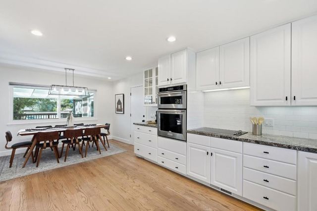 860 Chesterton Avenue, Redwood City, CA 94061