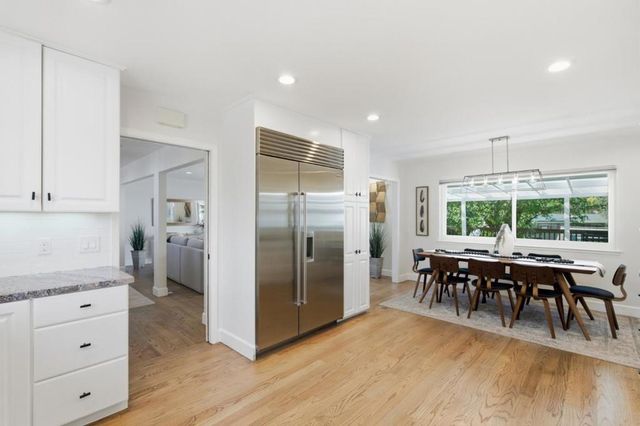 860 Chesterton Avenue, Redwood City, CA 94061