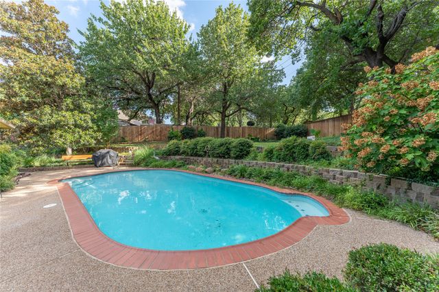 2713 Willowood Drive, Grapevine, TX 76051