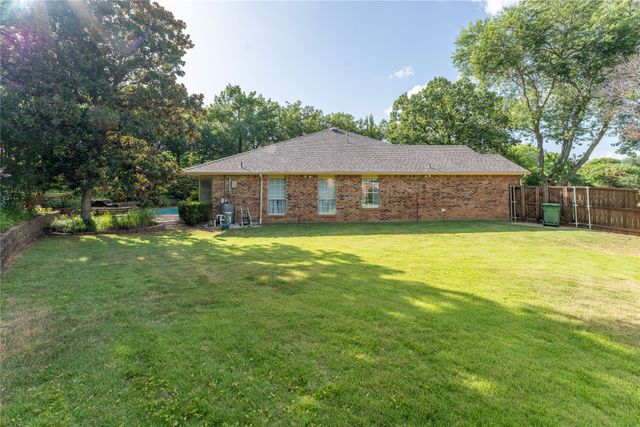 2713 Willowood Drive, Grapevine, TX 76051