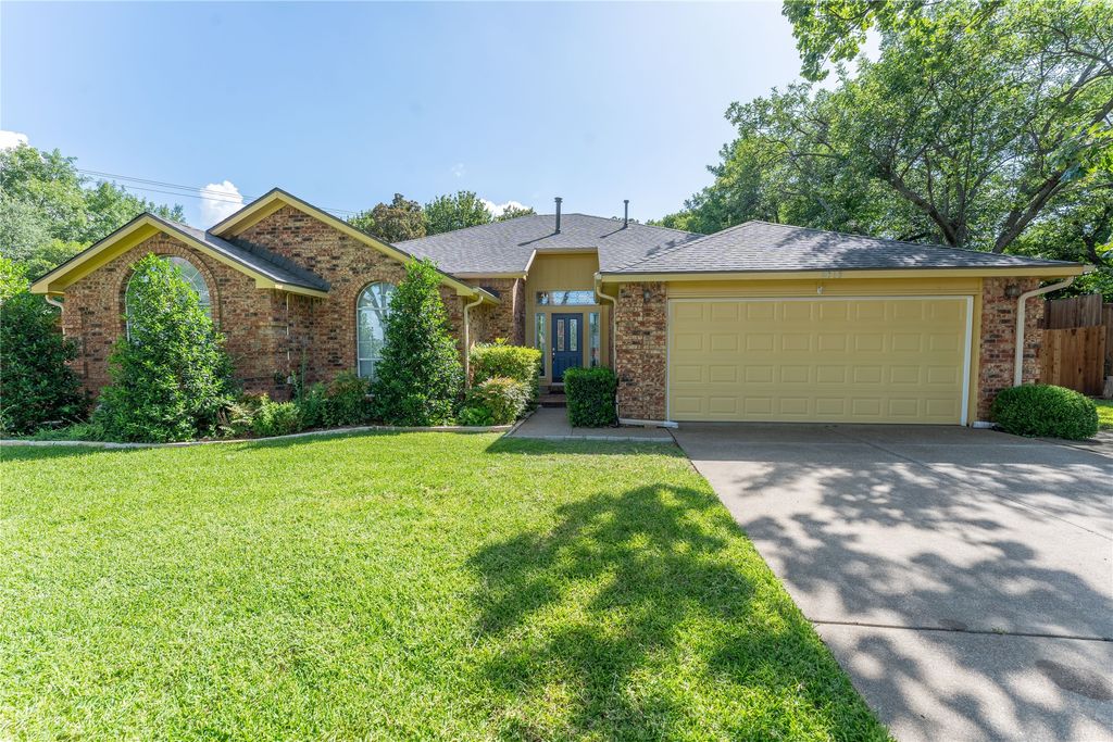 2713 Willowood Drive, Grapevine, TX 76051