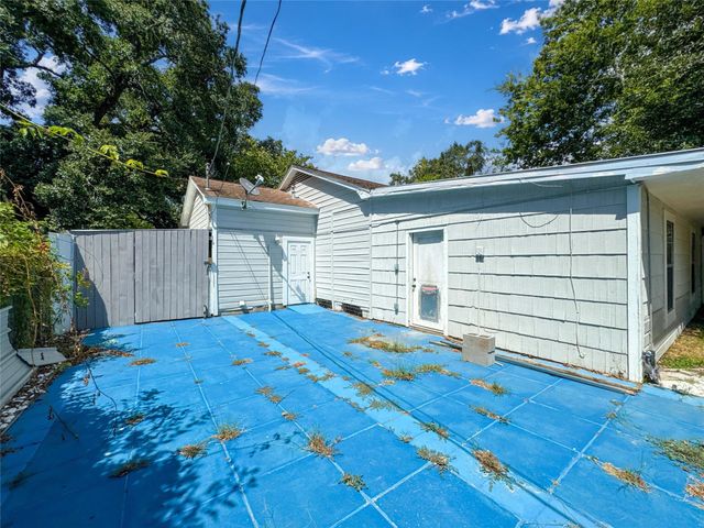 2506 Edgewood Street, Liberty, TX 77575