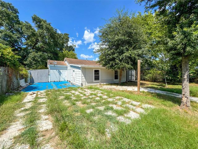 2506 Edgewood Street, Liberty, TX 77575