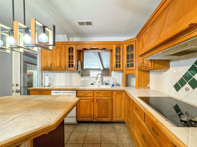 2506 Edgewood Street, Liberty, TX 77575