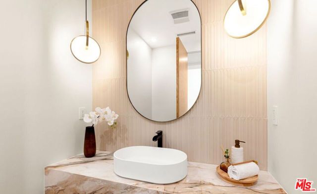 2565 Patricia Avenue, Los Angeles, CA 90064